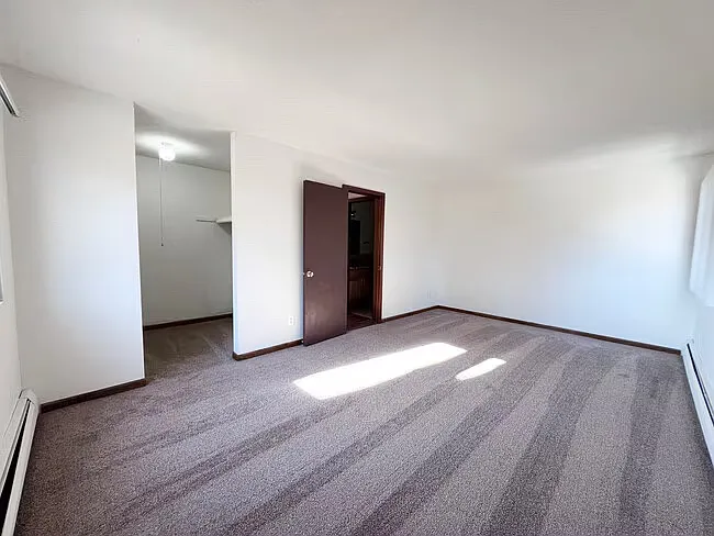 Lake Cove Village Apartments — Photo 15