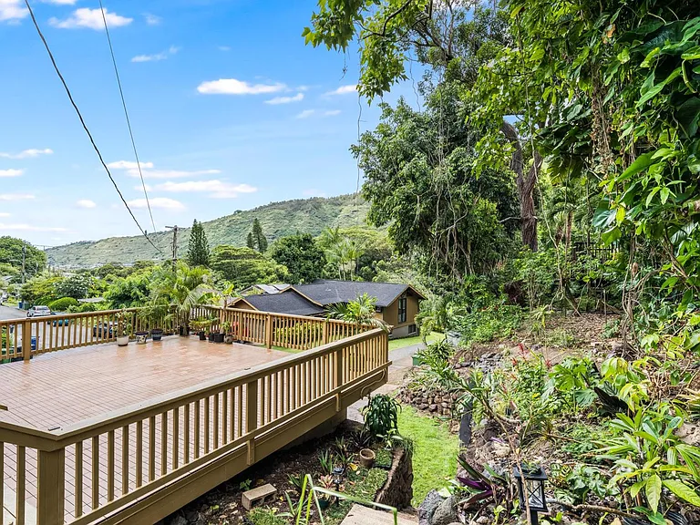 Serene, lush peaceful setting, tucked away at the end of a dead-end street