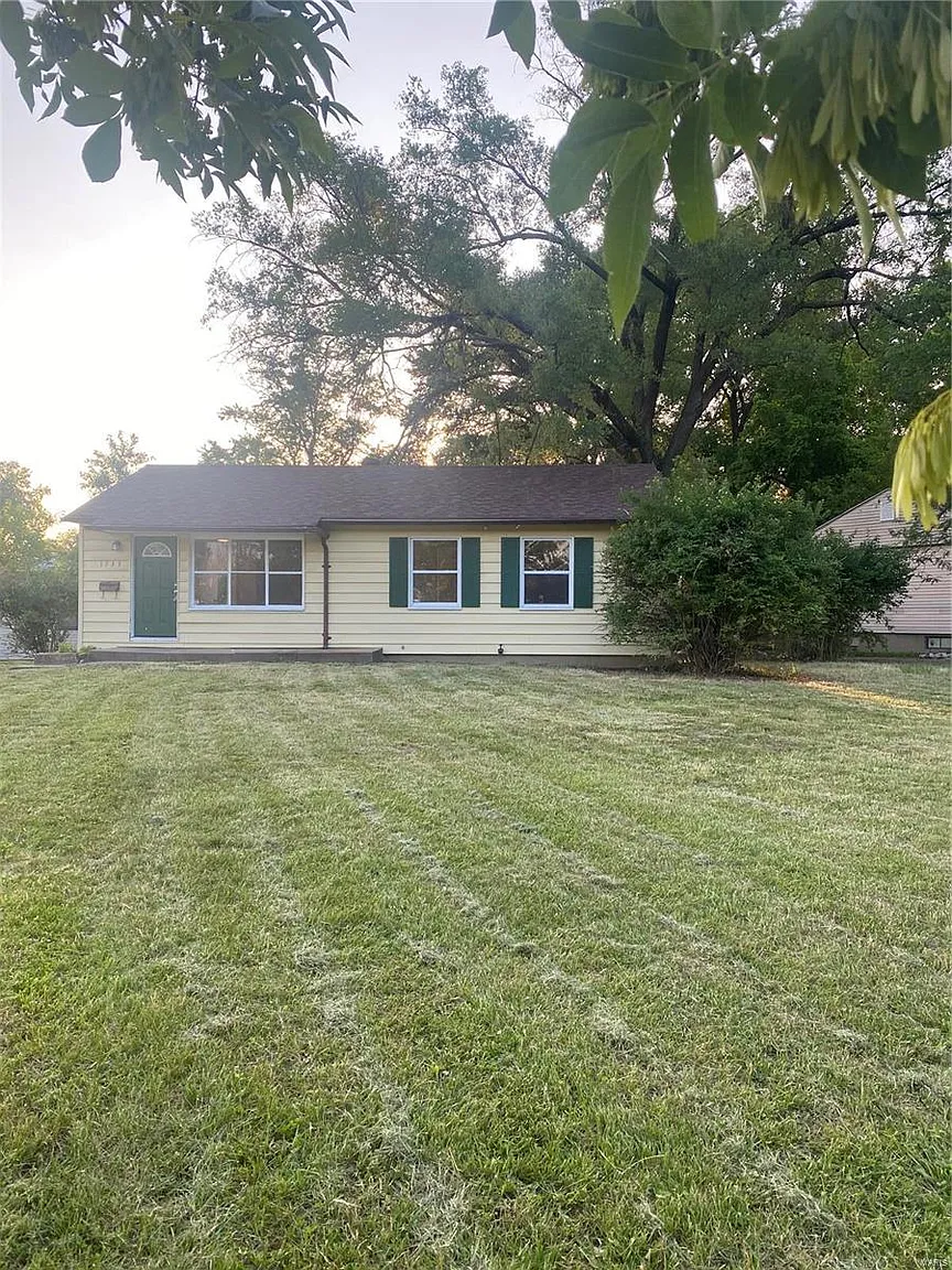 1733 Kappel Ave photo 1