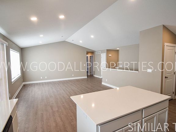 4th image of 1004 Linden St