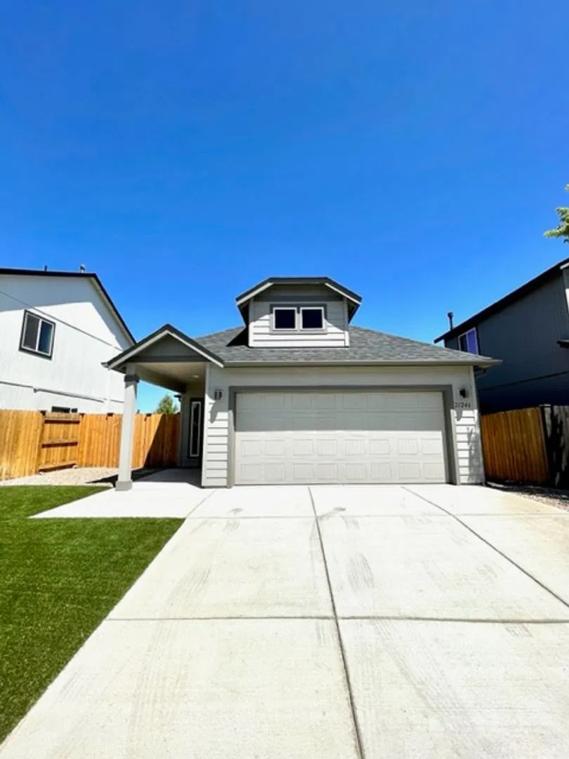 Newer home in a great subdivision near Pine Nursery! — Photo 1