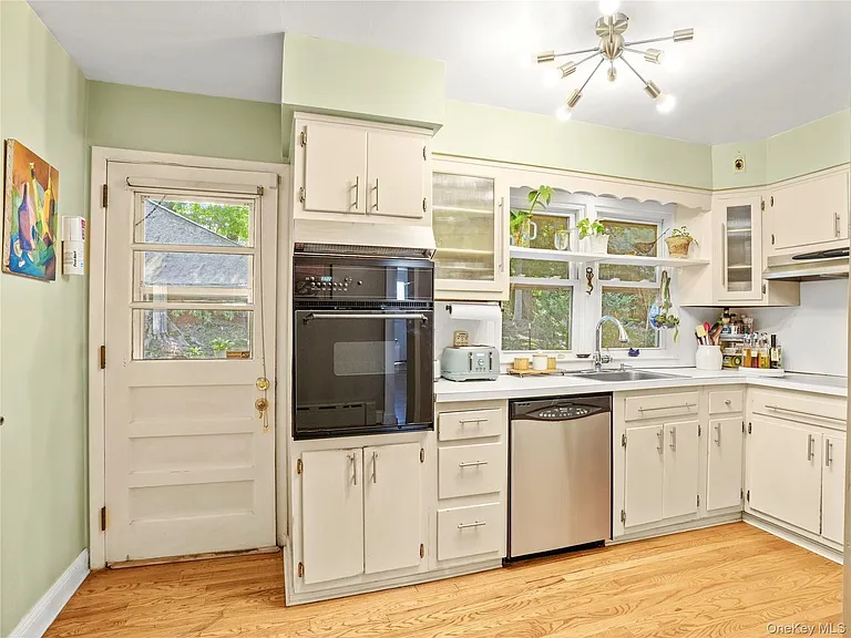 1035 Shore Acres Dr — Photo 4