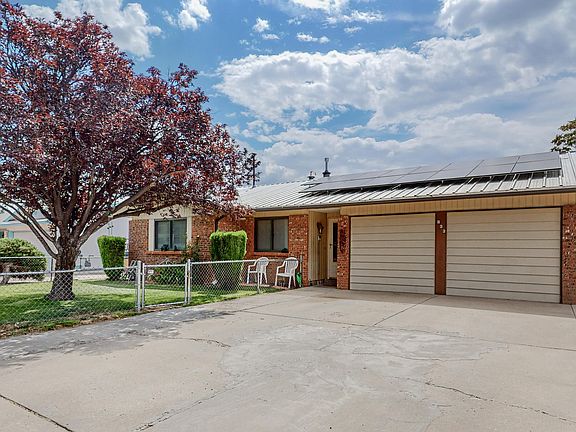 2nd image of 833 Georgene Dr NE