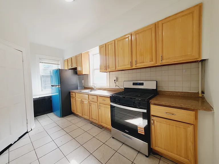 133 Boyd Ave #2L — Photo 1