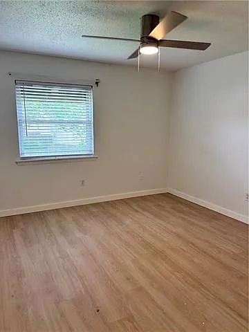 8600 International Ct — Photo 11