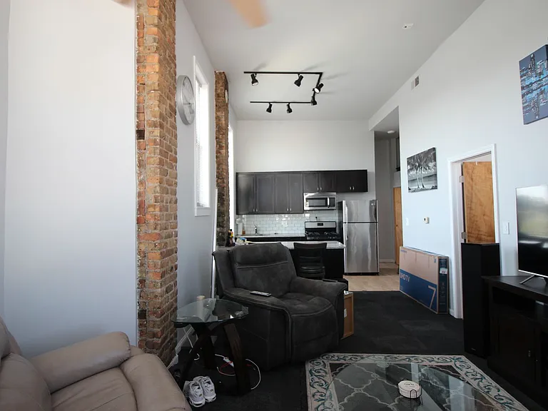 7044 N Clark St #2A — Photo 3