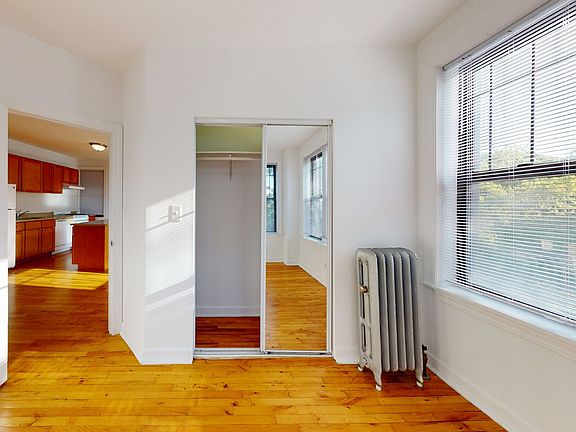 4th image of 5218-28 S Woodlawn Ave #20-2W