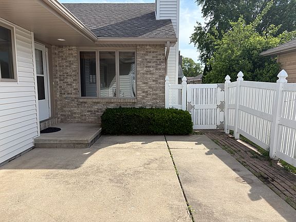 2nd image of 1148 Meadows Walk Dr