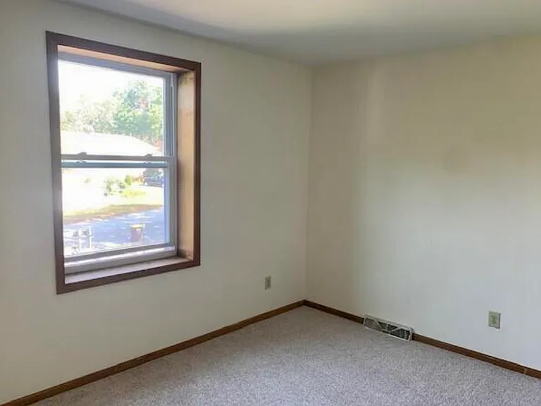 Elk Cir — Photo 17