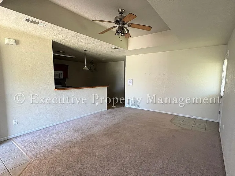 208 Janelle Dr — Photo 5