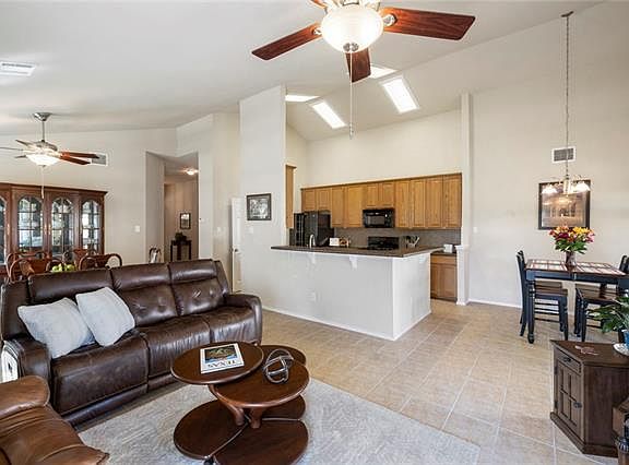3rd image of 10812 Pall Mall Dr