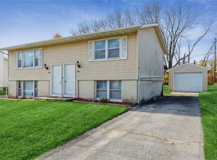 1180 Thiher Dr #1182, Hiawatha, IA 52233