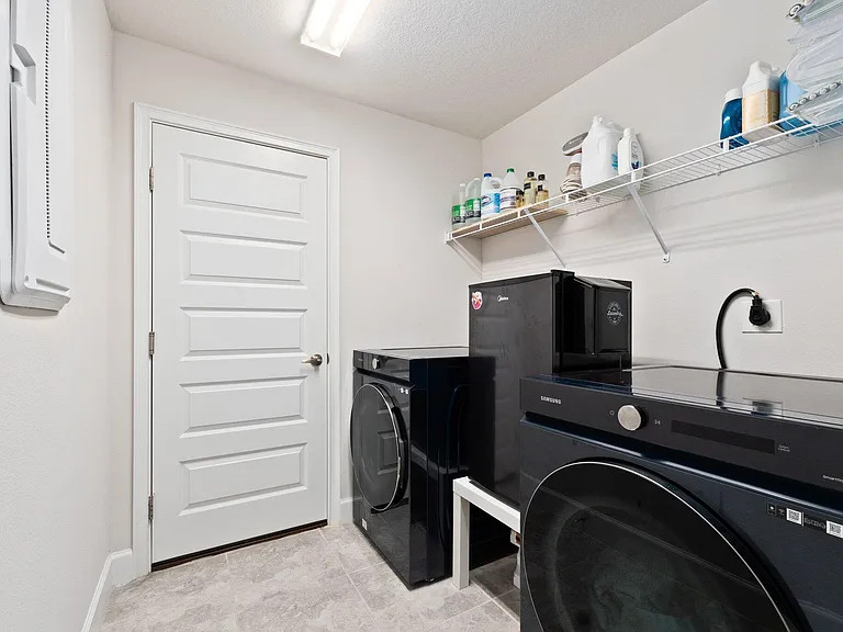 8324 Amalfi Cir — Photo 43