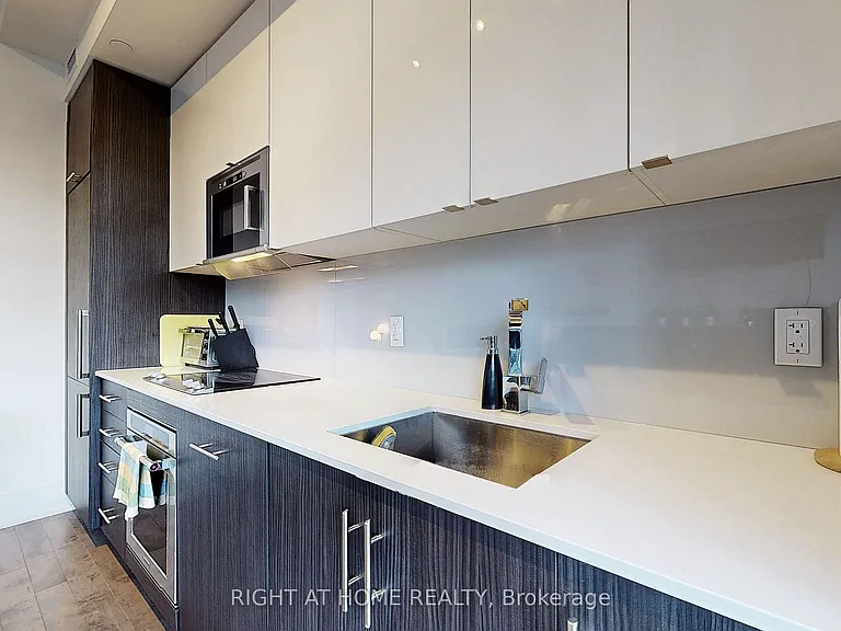 330 Richmond St W #209 — Photo 13