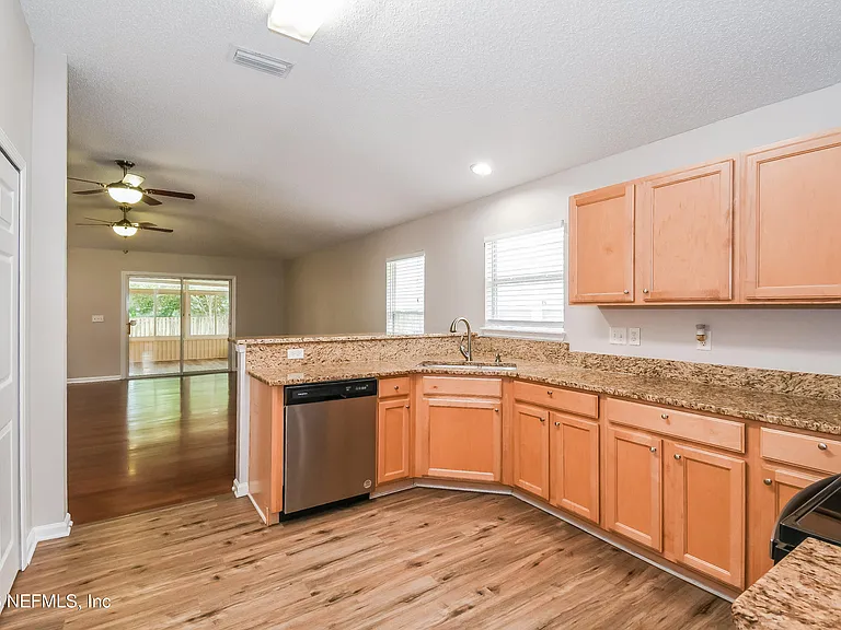 12579 Woodfield Cir W — Photo 6