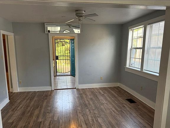 4th image of 2151 Robin St