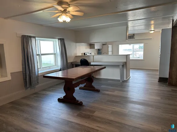 211 Main St W, Carthage, SD 57323