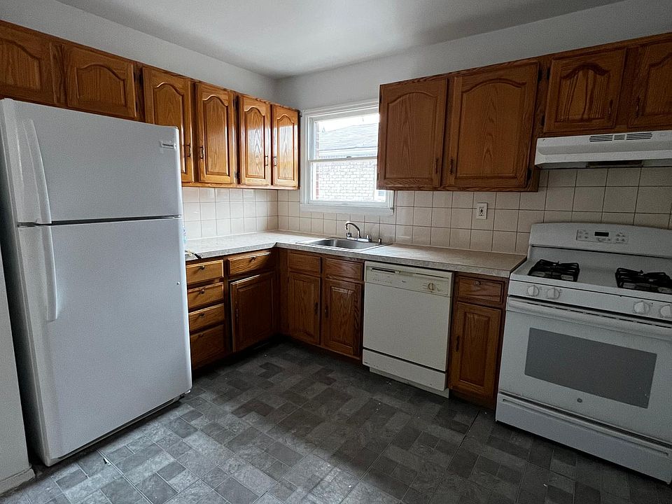 1st image of 322 Huntington Ave APT 2