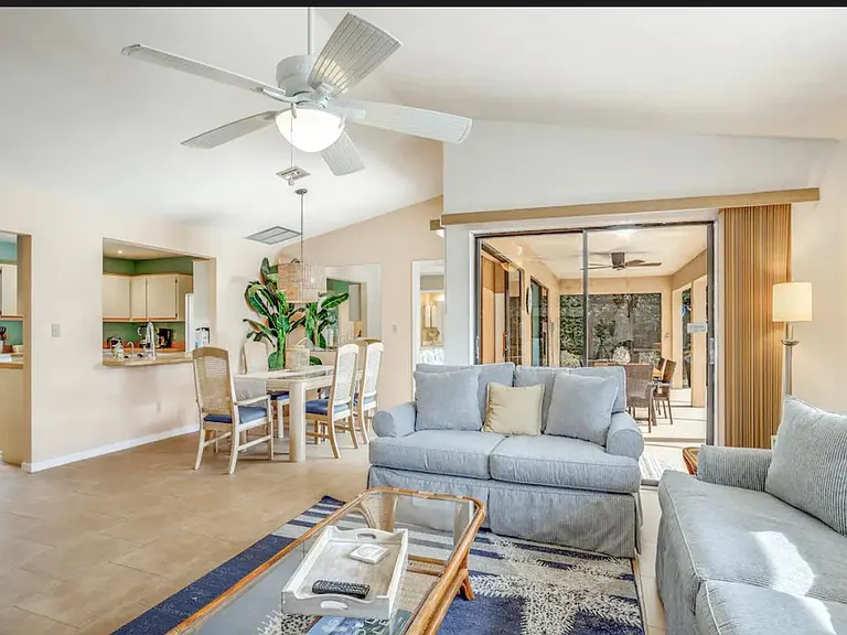 1228 Lastrada Ln — Photo 4