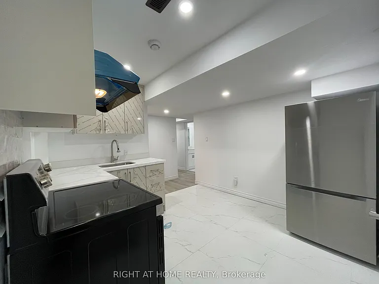 58 Meadowcrest Ln #LOWER — Photo 14
