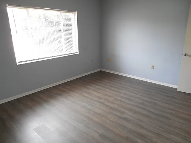 13102 Pembrook Ct — Photo 12