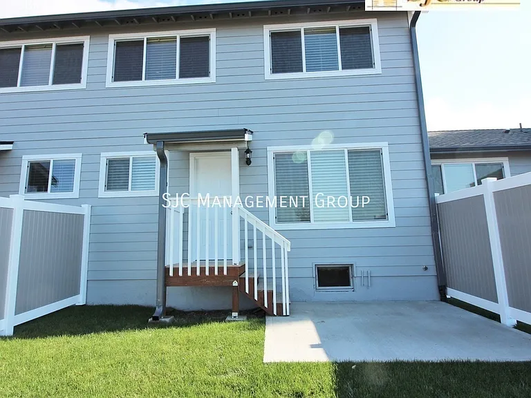 26 Montana Ave — Photo 10