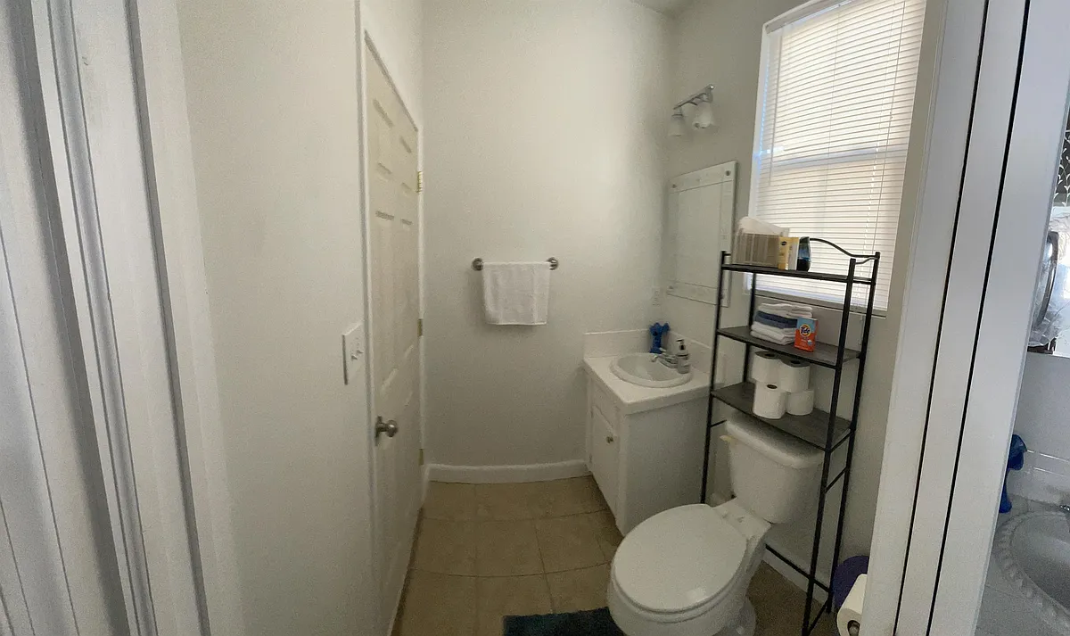Building Photo - 310 Elm Ave #4