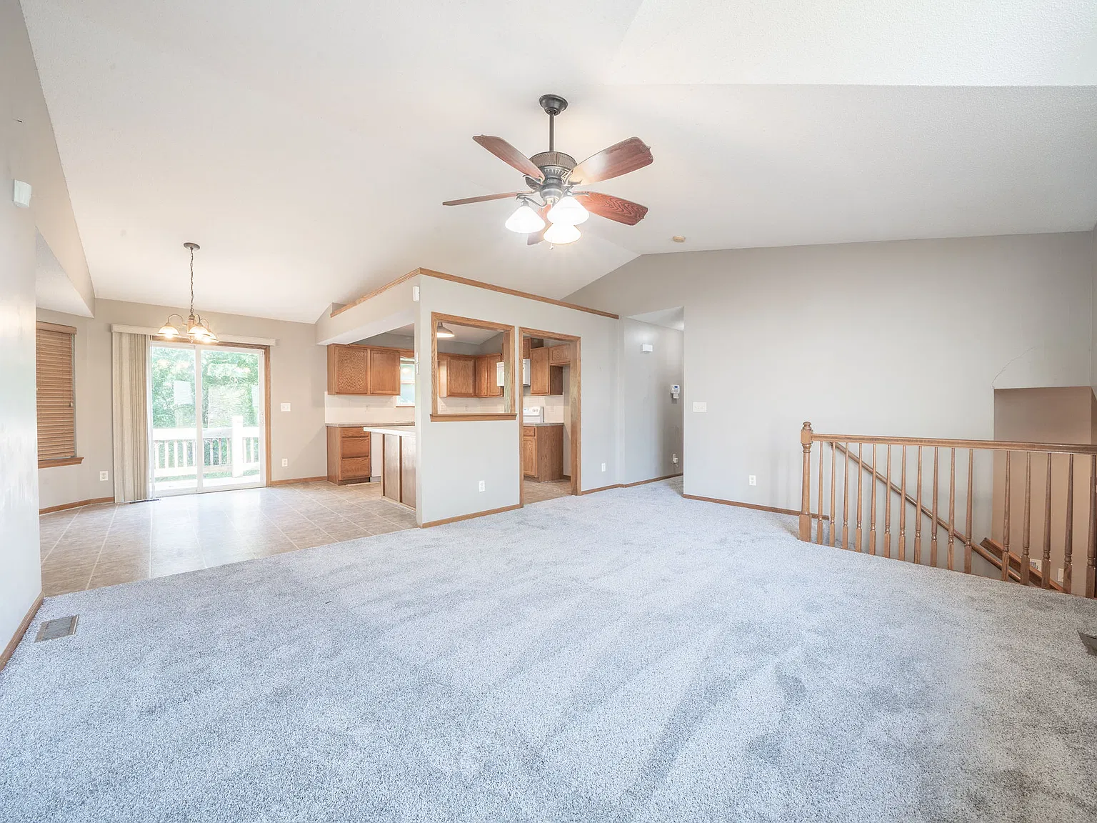 4 bed, 2456 sqft, $2,000 — Photo 2
