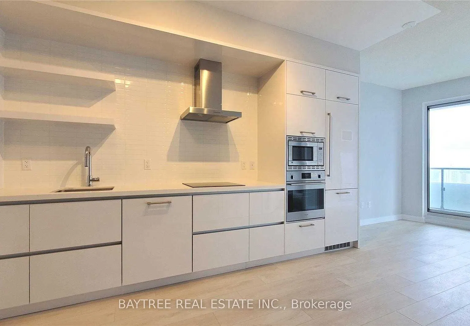2221 Yonge St — Photo 2
