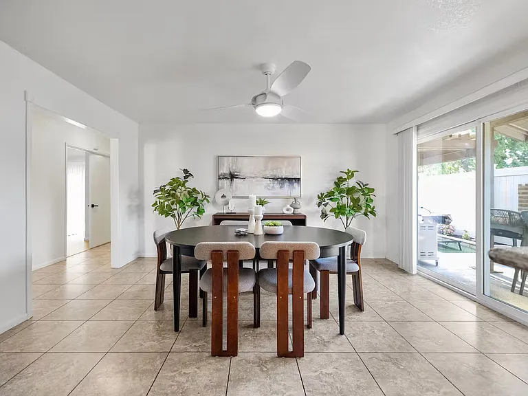 2718 Nectarine Ave — Photo 2