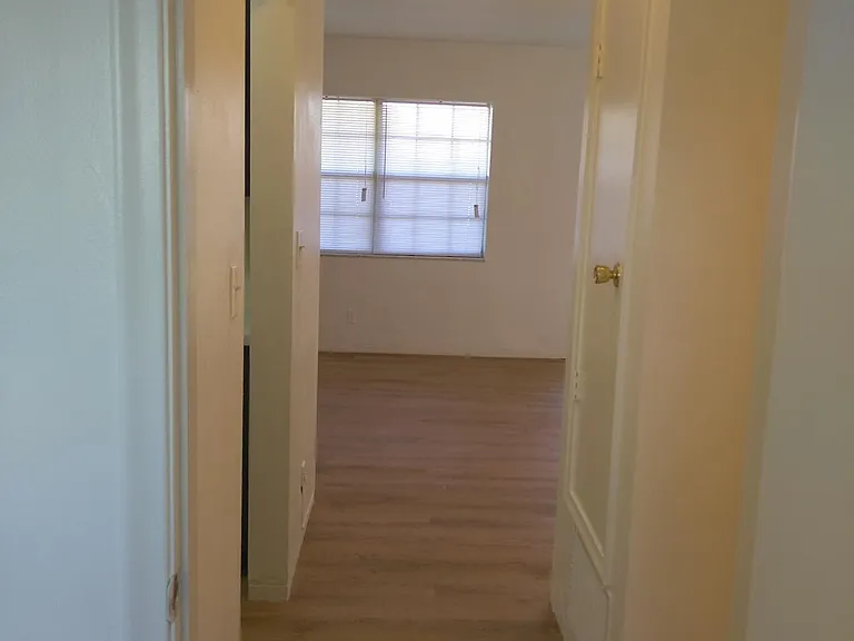 5161 NE 18th Ave #13 — Photo 7