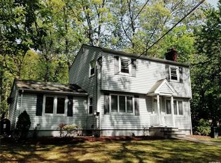 5 Valley Cir, Miller Place, NY 11764