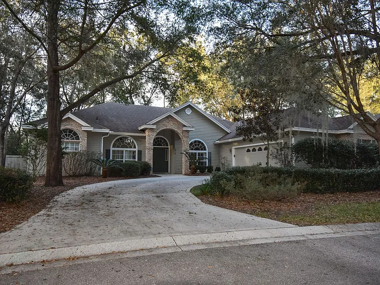 2414 SW 98th Dr — Photo 1