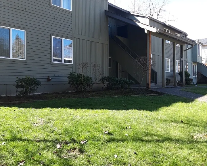252 NE Kane Dr — Photo 13