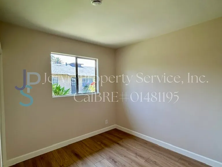 5523 Gardendale St #D — Photo 6