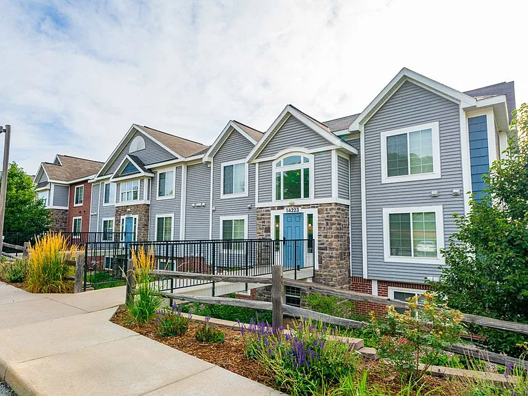 Colonial Pointe at Fairview Apartments — Photo 41