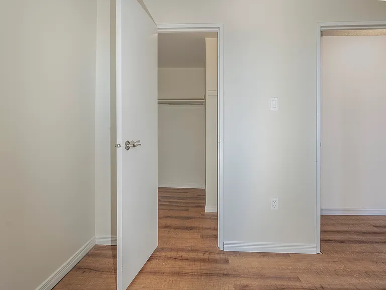 511 7th Ave — Photo 21
