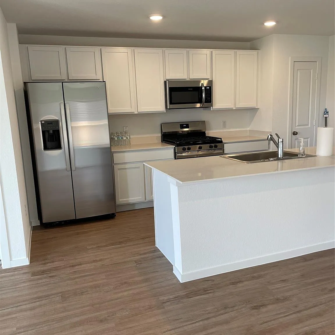 4 bed, 2.0 bath, 1765 sqft, $2,250 — Photo 4