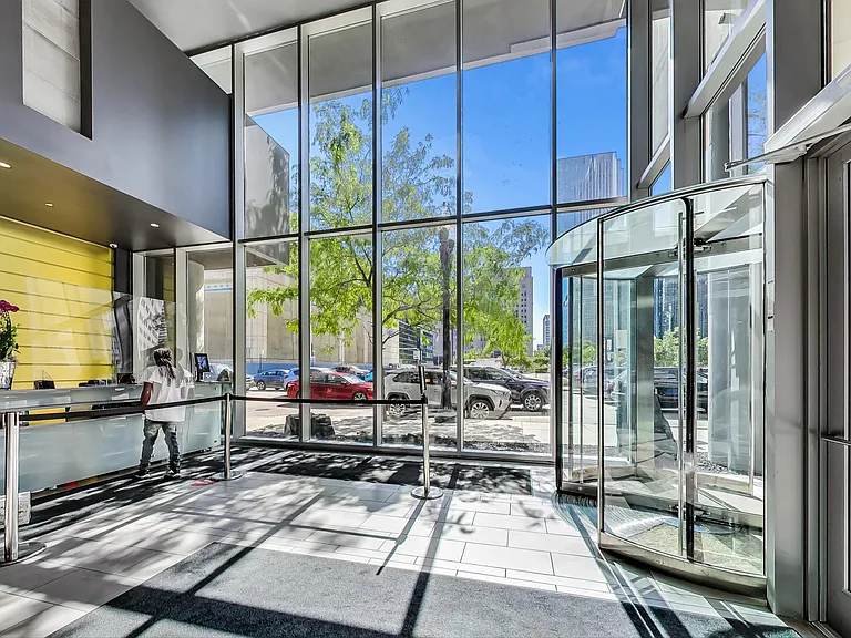235 W Van Buren St #4507 — Photo 2