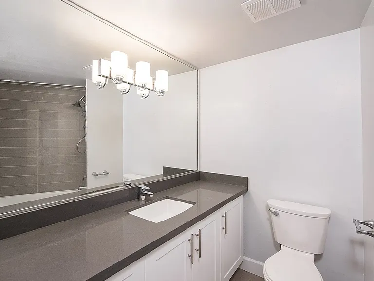 6151 Bathurst St — Photo 8