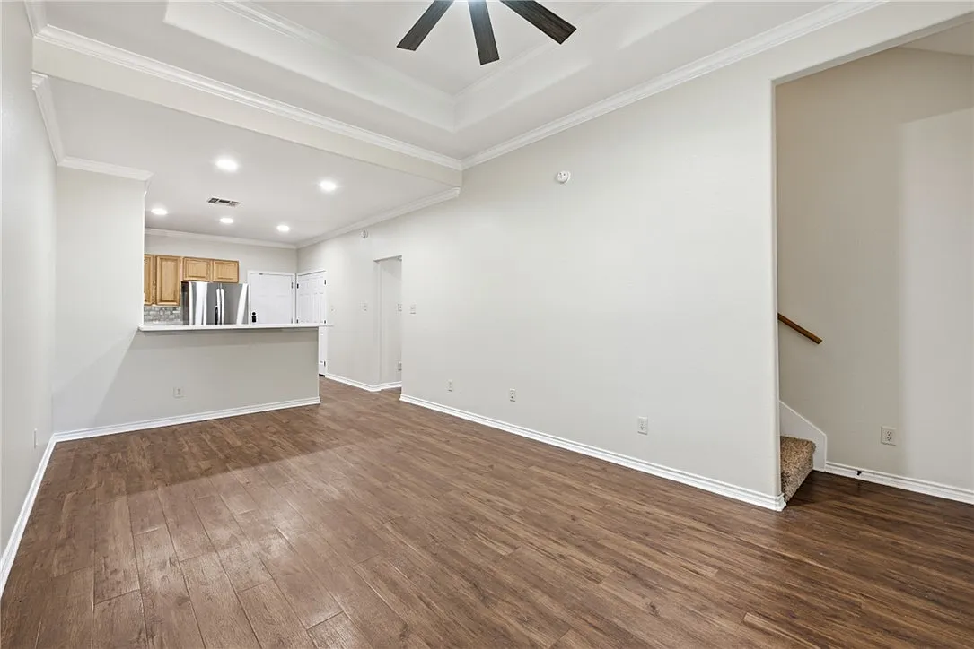 5 bed, 4.5 bath, 2508 sqft, $2,200 — Photo 4