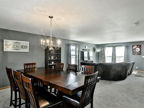 5th image of 384 Prairie Knoll Dr