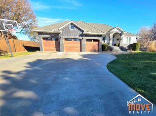 2471 Wind Ridge Ct, Liberal, KS 67901