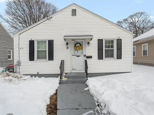39 Clinton St, Pawtucket, RI 02861