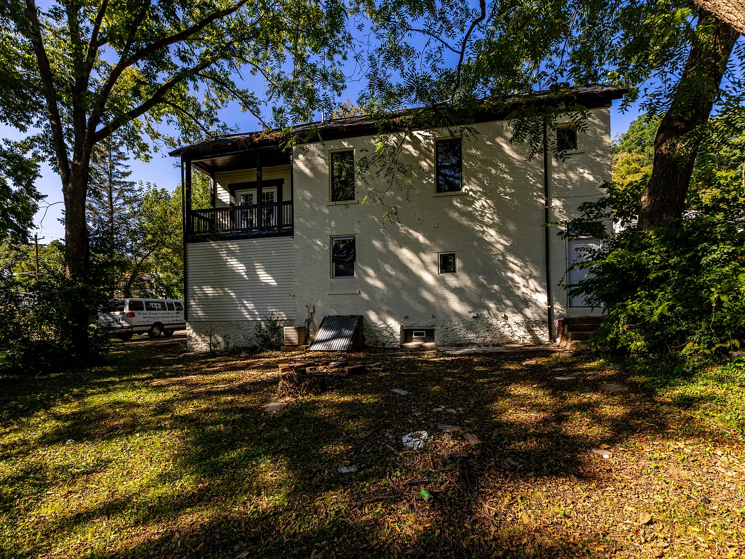 3 bed, 1.5 bath, 1579 sqft, $2,499 — Photo 2