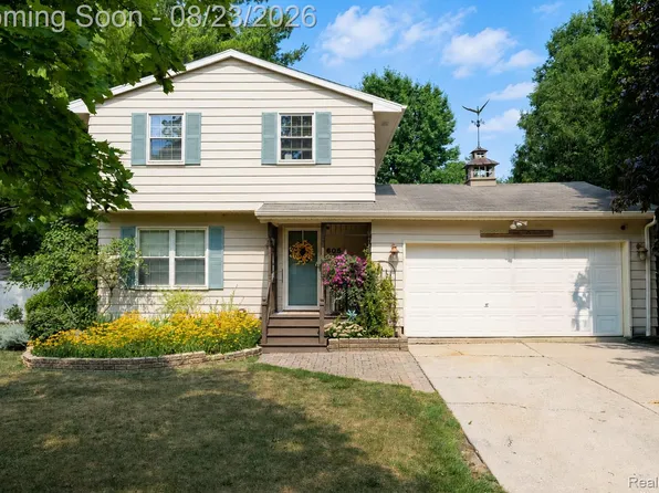 605 Autumn Dr, Flushing, MI 48433