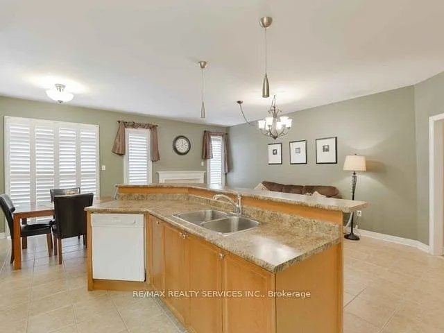 106 Pennyroyal Cres — Photo 10