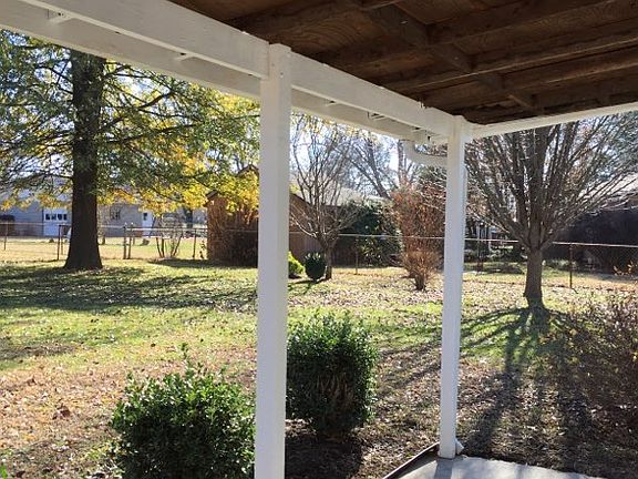4th image of 313 Hillbrook Dr