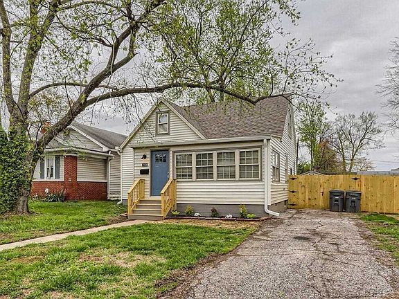 3rd image of 2158 E Division St