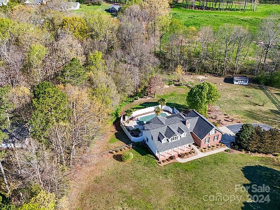 3rd image of 4324 Briarcliff Dr